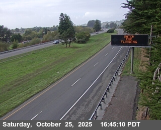 US-101 : South Of SR-299 - Looking North (C004)