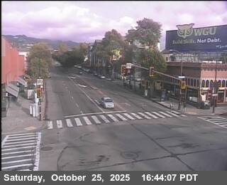 T253E -- SR-123 : University Avenue - Looking East